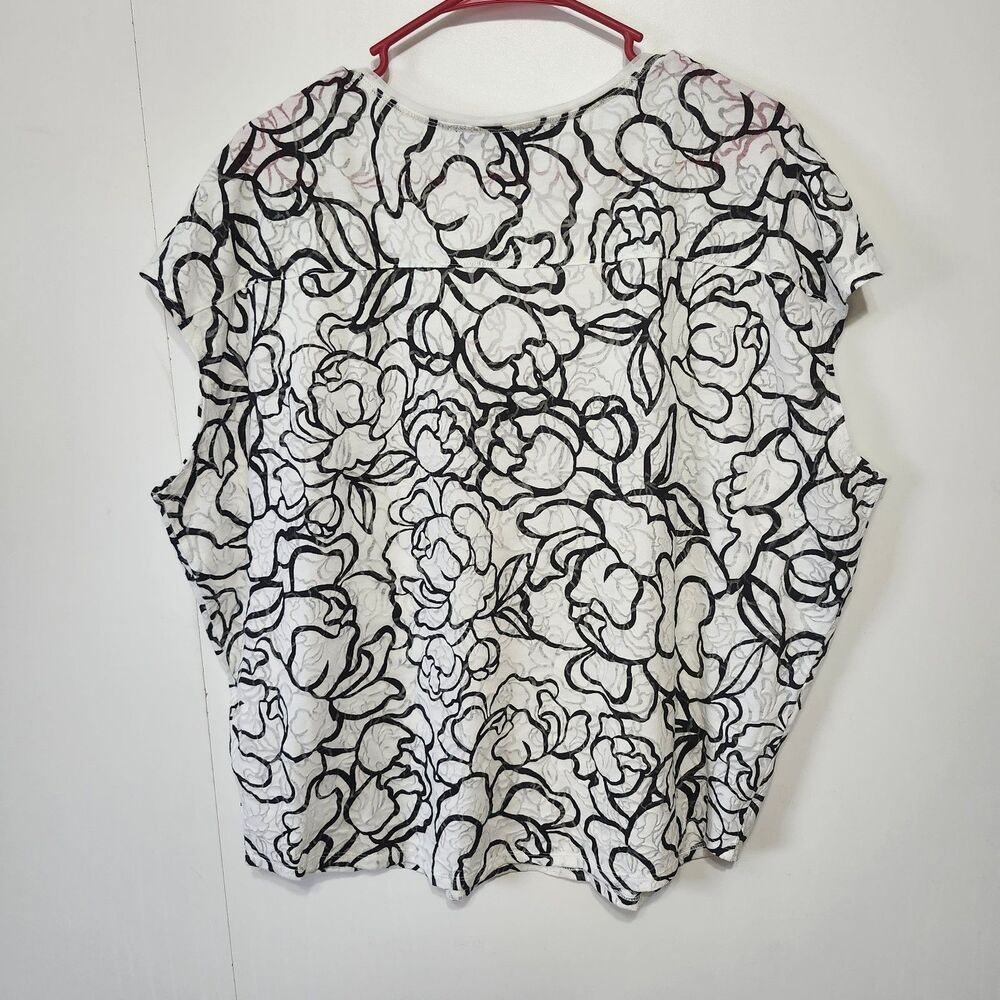 White House Black Market Floral V-Neck Top Women XL Black White Short Sleeve - Picture 4 of 9